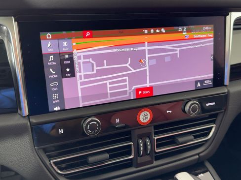 Certified 2026 Porsche Macan AWD/4WD image 24