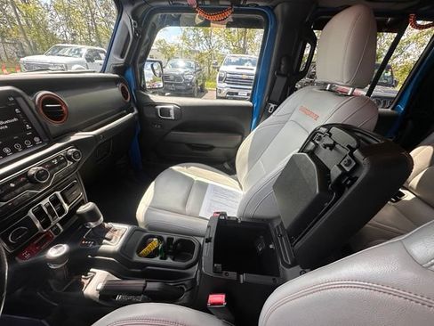 Used 2023 Jeep Gladiator Mojave w/ Cold Weather Group AWD/4WD image 26