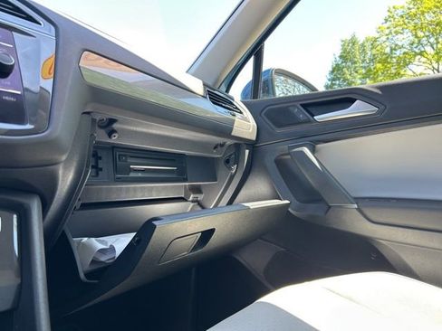 Used 2020 Volkswagen Tiguan SE w/ Panoramic Sunroof Package FWD image 36