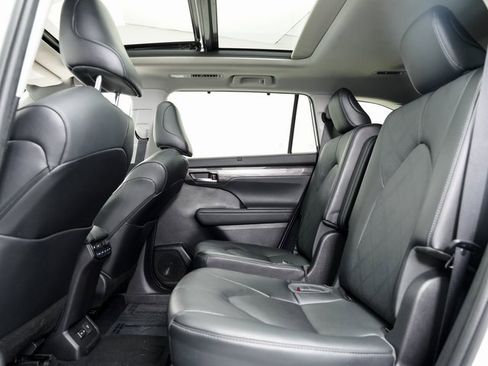 Used 2022 Toyota Highlander Platinum image 23