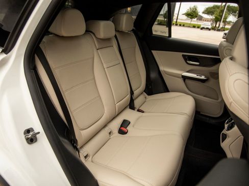 Used 2025 Mercedes-Benz GLC 300 image 38