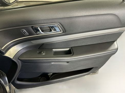 Used 2019 Ford Explorer XLT w/ Equipment Group 201A FWD image 34