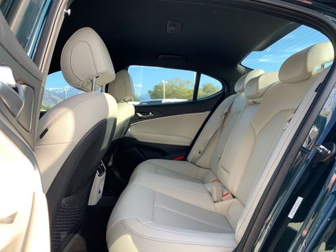 Used 2025 Genesis G70 2.5T image 25