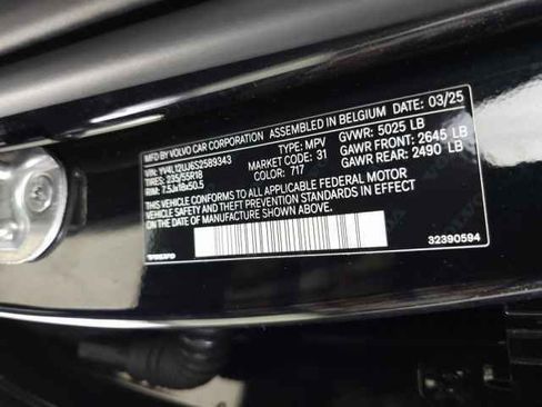 Certified 2025 Volvo XC40 B5 Core image 33