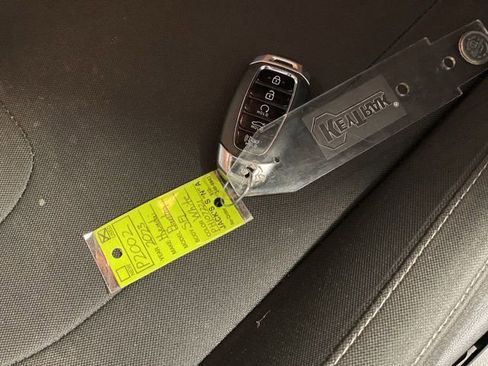 Used 2023 Hyundai Elantra SEL w/ Convenience Package image 19