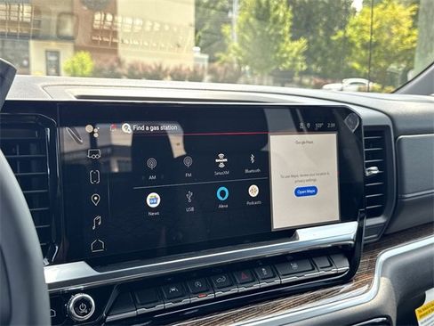 New 2025 GMC Sierra 1500 SLE w/ Preferred Package image 17