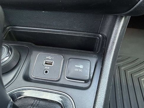 Used 2019 Jeep Cherokee Limited w/ Trailer Tow Group AWD/4WD image 27