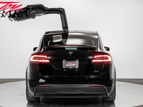 Used 2022 Tesla Model X Plaid image 3