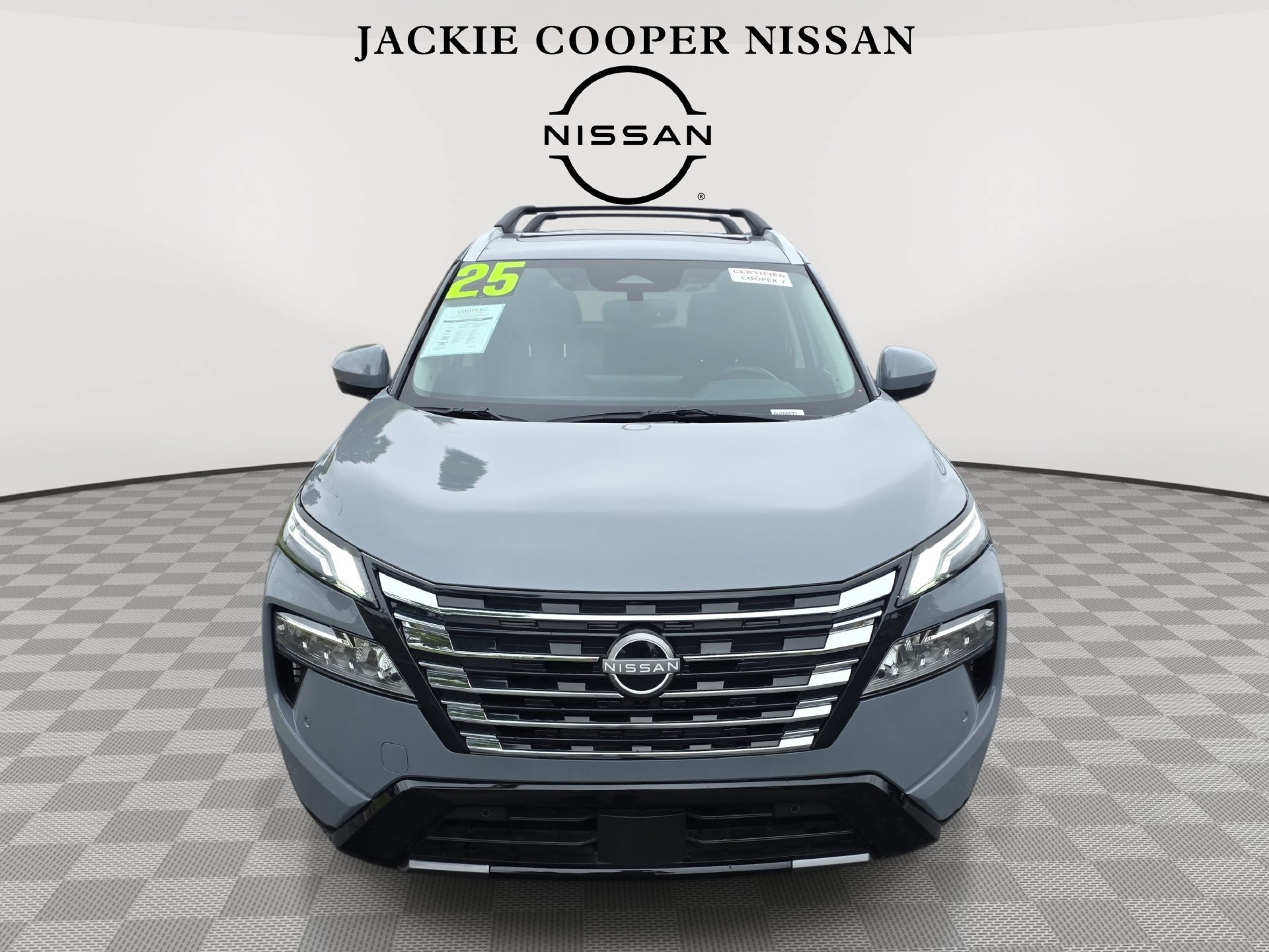 Used 2025 Nissan Rogue Platinum FWD image 2
