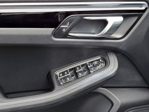 Certified 2021 Porsche Macan AWD/4WD image 16