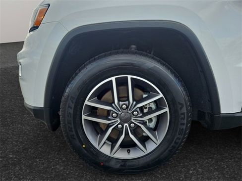 Used 2022 Jeep Grand Cherokee Limited image 4