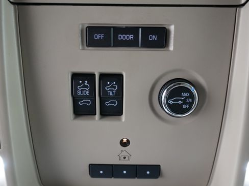 Used 2016 Chevrolet Tahoe LTZ RWD image 27