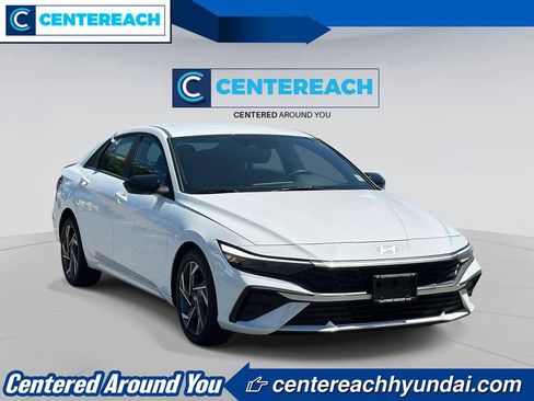 Used 2025 Hyundai Elantra Sport FWD image 2