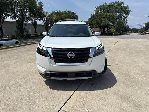 Used 2025 Nissan Pathfinder SL AWD/4WD image 4