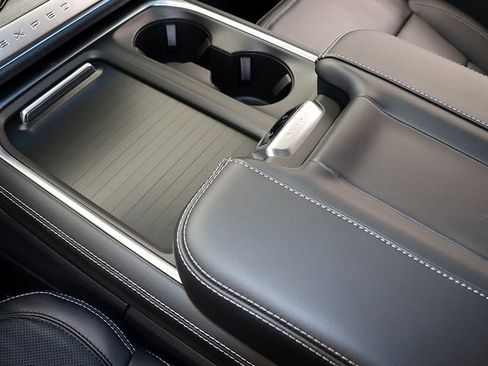 New 2025 Ford Expedition Platinum w/ Driver's Package image 26