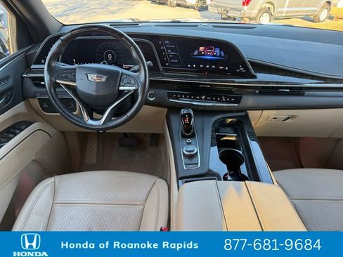 Used 2024 Cadillac Escalade Premium Luxury image 4