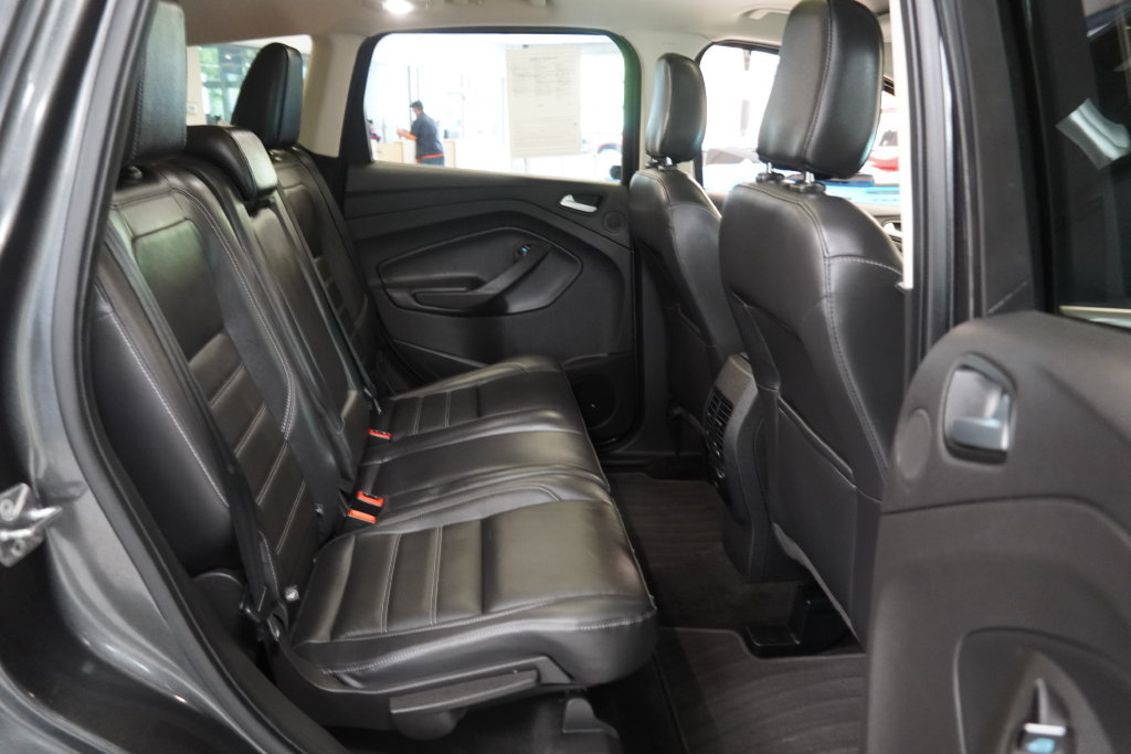 Used 2018 Ford Escape Titanium w/ Ford Safe & Smart Package AWD/4WD image 33