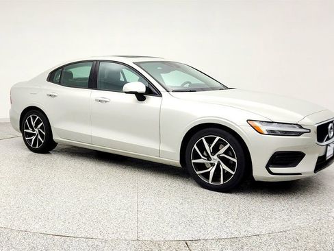 Used 2020 Volvo S60 T5 Momentum w/ Protection Package image 3