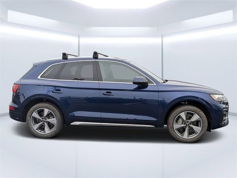 Used 2023 Audi Q5 2.0T Premium w/ Convenience Package image 2