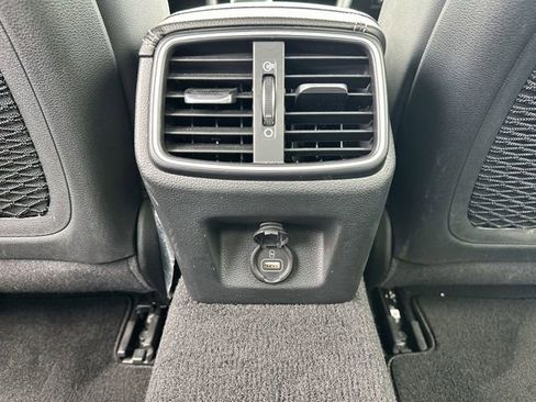 Used 2023 Genesis G70 2.0T image 21