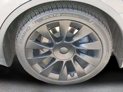 Used 2021 Tesla Model Y Long Range AWD/4WD image 19