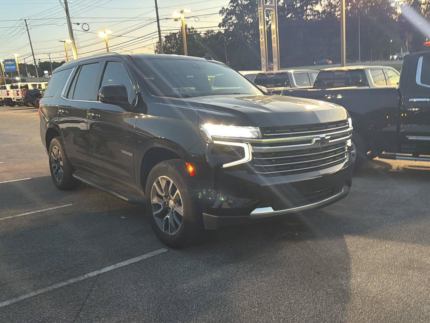 Used 2022 Chevrolet Tahoe LT w/ Luxury Package RWD image 4