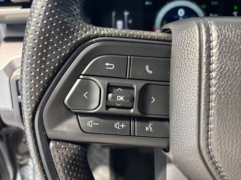 Used 2025 Toyota Tacoma SR5 AWD/4WD image 7