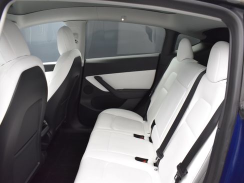 Used 2022 Tesla Model Y Performance AWD/4WD image 13