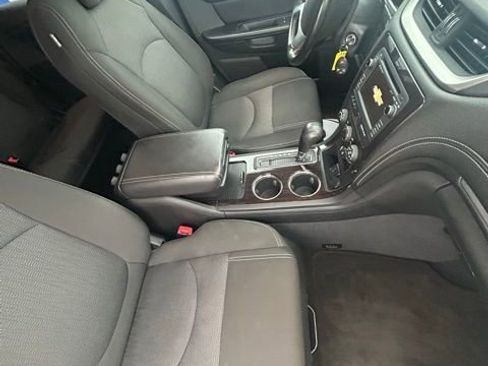 Used 2017 Chevrolet Traverse LT image 7