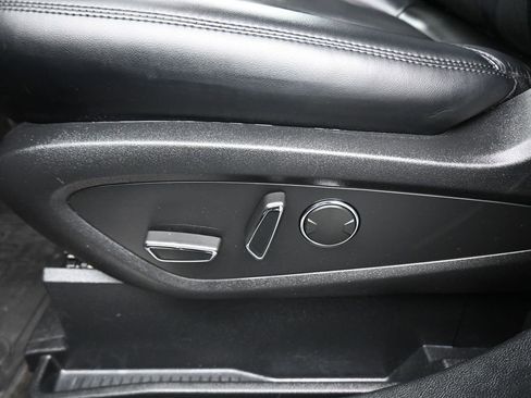 Used 2019 Lincoln Nautilus Select image 12