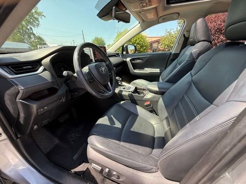 Used 2019 Toyota RAV4 Limited image 22