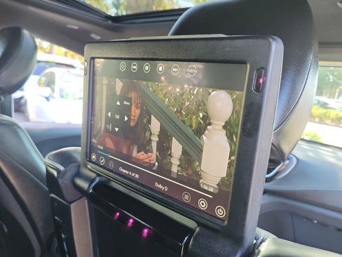 Used 2019 Chrysler Pacifica Limited w/ Advanced Safetytec Group image 27