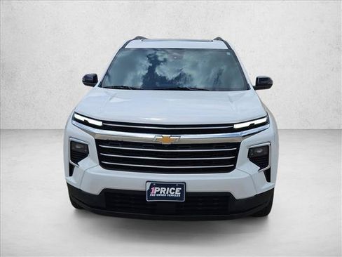 Used 2026 Chevrolet Traverse LT w/ Sun and Wheel Package FWD image 2