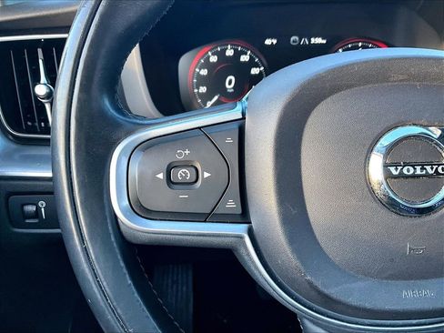Used 2019 Volvo XC60 T5 Momentum w/ Multimedia Package image 15