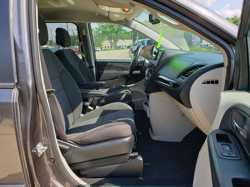 Used 2017 Dodge Grand Caravan SE w/ Power Window Group image 17