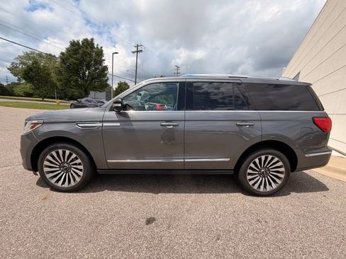Used 2021 Lincoln Navigator Reserve w/ Luxury Package AWD/4WD image 4