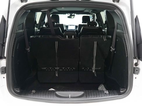 Used 2025 Chrysler Pacifica Limited FWD image 19
