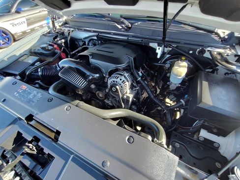 Used 2011 Chevrolet Avalanche LTZ image 12