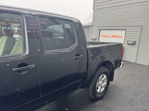 Used 2009 Nissan Frontier SE w/ SE Value Truck Pkg image 5