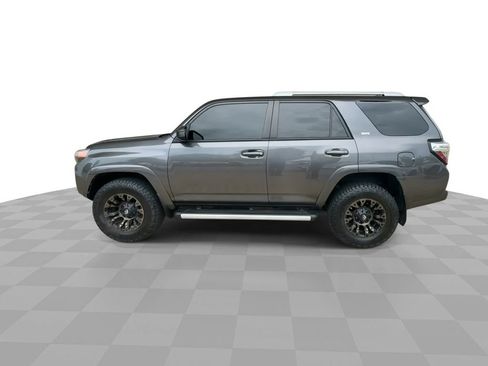 Used 2018 Toyota 4Runner SR5 AWD/4WD image 5