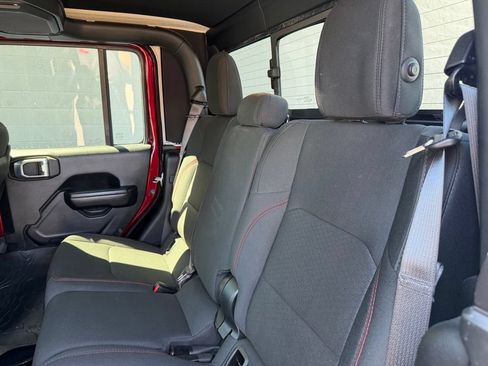 Used 2021 Jeep Gladiator Rubicon AWD/4WD image 23