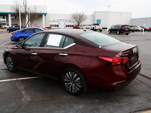 Used 2025 Nissan Altima 2.5 SV image 8