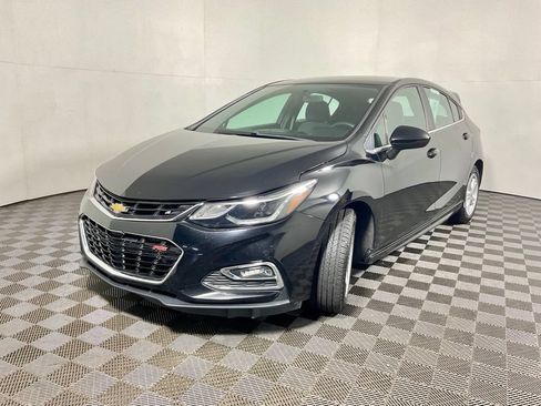 Used 2017 Chevrolet Cruze LT w/ Convenience Package FWD image 2