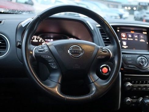 Used 2019 Nissan Pathfinder SV image 30