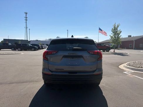Used 2020 GMC Terrain SLE w/ Driver Convenience Package FWD image 4