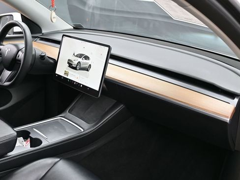 Used 2023 Tesla Model Y Long Range AWD/4WD image 34