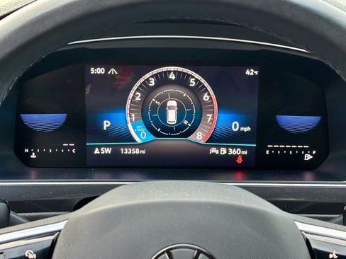 Certified 2024 Volkswagen Tiguan SE R-Line image 37