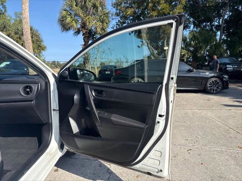 Used 2018 Toyota Corolla L image 16