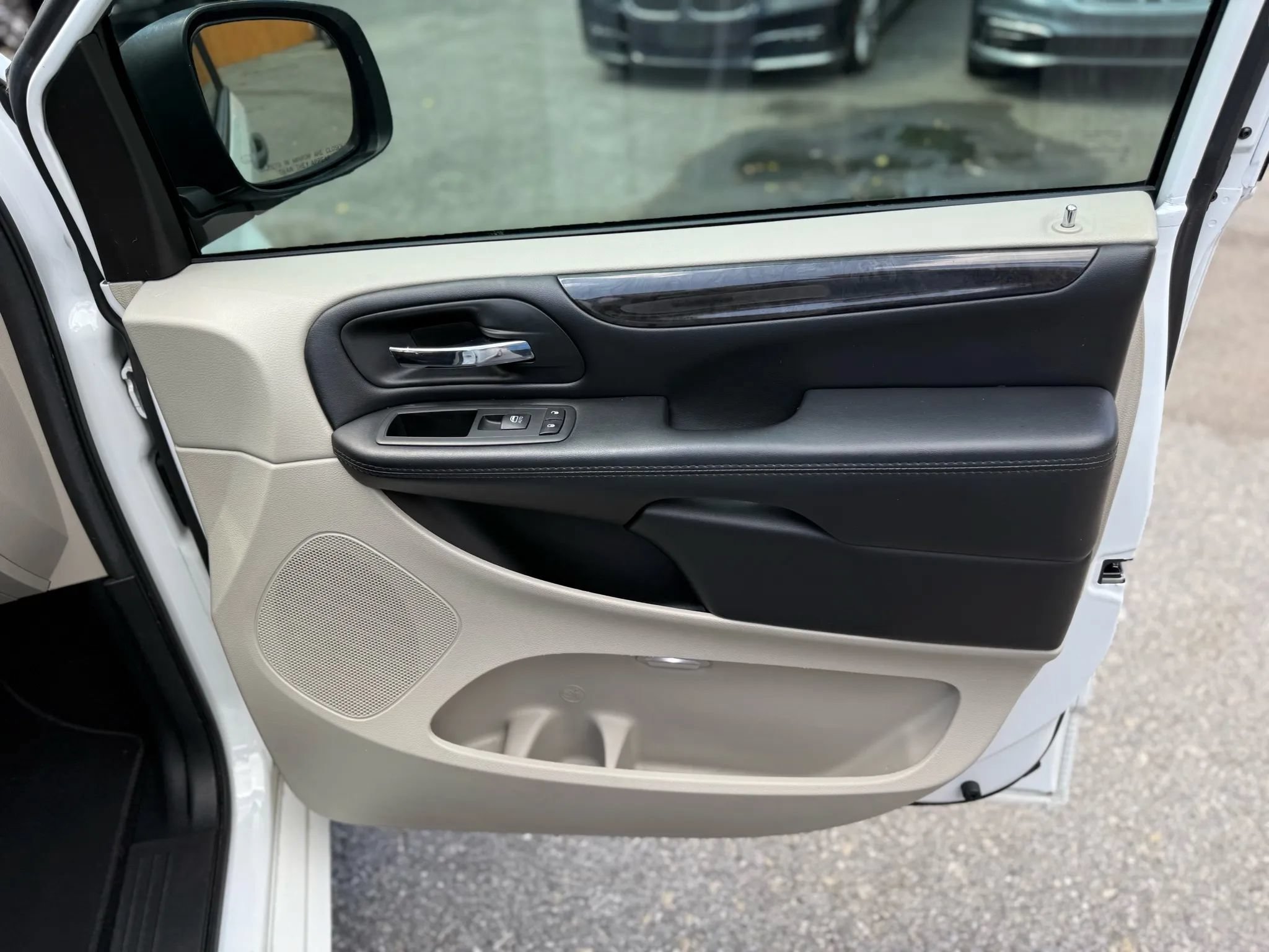 Used 2020 Dodge Grand Caravan SE w/ UConnect Hands-Free Group FWD image 10