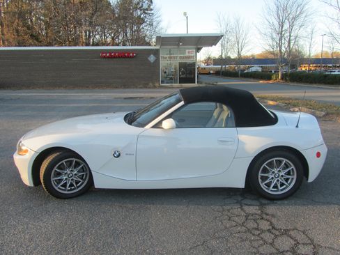 Used 2004 BMW Z4 2.5i image 12